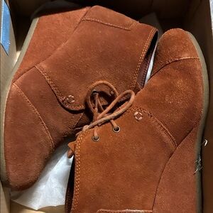 Toms Women’s  Rust Suede lace Boots